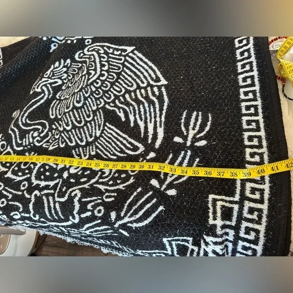 Mexican Poncho Aztec calendar and eagle‎